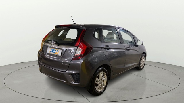 Honda Jazz 1.5 V i DTEC Second-hand 2017 Honda Jazz 1.5 V i DTEC for sale in Surat-13