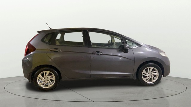 Honda Jazz 1.5 V i DTEC Second-hand 2017 Honda Jazz 1.5 V i DTEC for sale in Surat-12