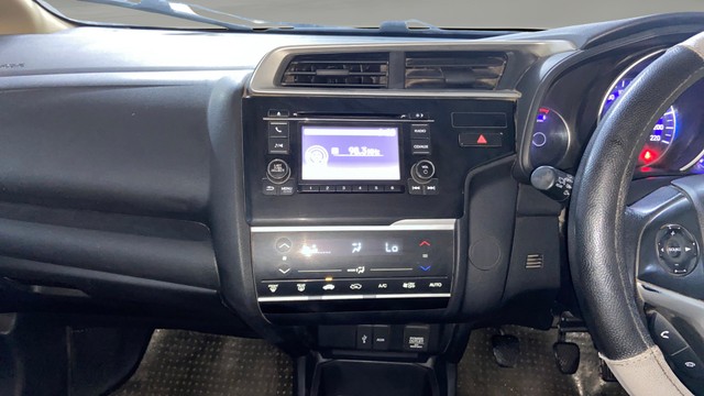 Honda Jazz 1.5 V i DTEC Second-hand 2017 Honda Jazz 1.5 V i DTEC for sale in Surat-0