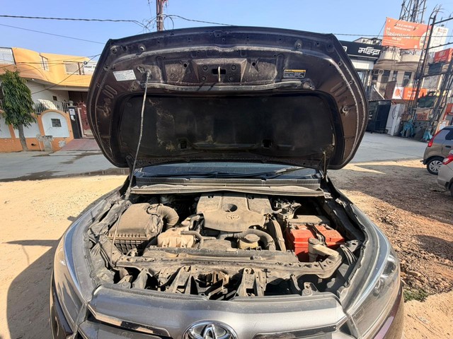 Toyota Innova Crysta 2.7 VX MT BSIV Second-hand 2017 Toyota Innova Crysta 2.7 VX MT BSIV for sale in Meerut-5