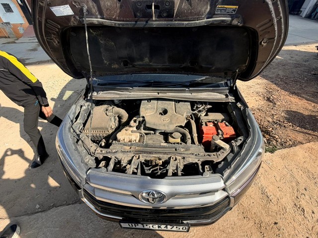 Toyota Innova Crysta 2.7 VX MT BSIV Second-hand 2017 Toyota Innova Crysta 2.7 VX MT BSIV for sale in Meerut-2