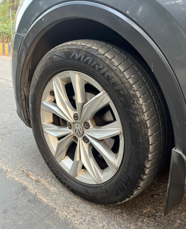Second-hand 2019 Volkswagen Tiguan 2.0 TDI Highline for sale in Mumbai-24