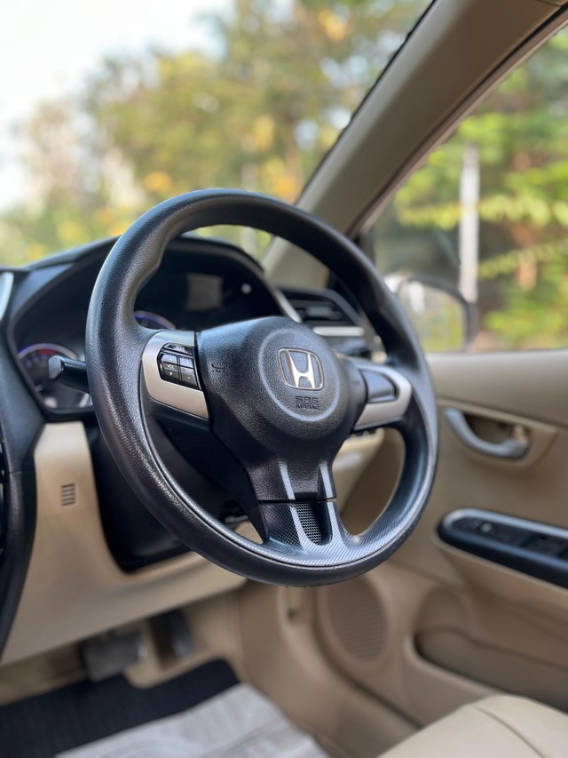 Second-hand 2016 Honda Amaze VX CVT i-VTEC for sale in Mumbai-39