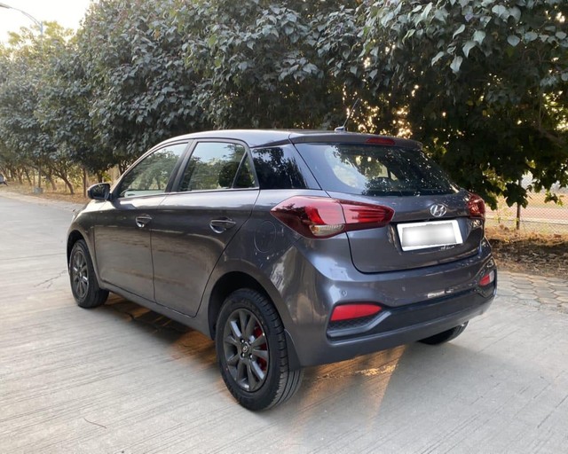 Second-hand 2019 Hyundai i20 Sportz Plus Diesel for sale in Indore-3