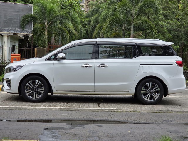 Second-hand 2022 Kia Carnival Limousine for sale in Mumbai-3