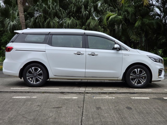 Second-hand 2022 Kia Carnival Limousine for sale in Mumbai-1