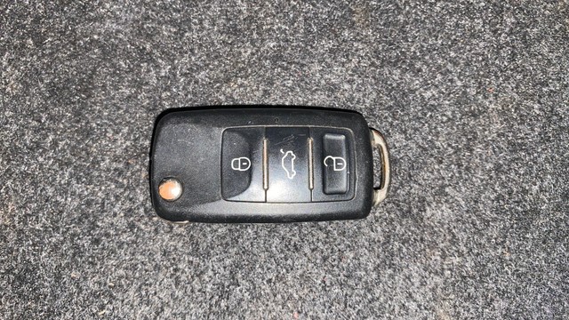 Second-hand 2016 Volkswagen Ameo 1.2 MPI Trendline for sale in Kochi-21