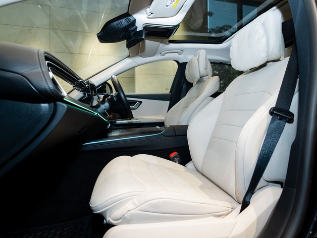 Second-hand 2024 Mercedes-Benz E-Class E 200 for sale in Kolkata-6