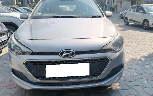Second-hand 2018 Hyundai i20 1.2 Magna Executive for sale in Lucknow-3