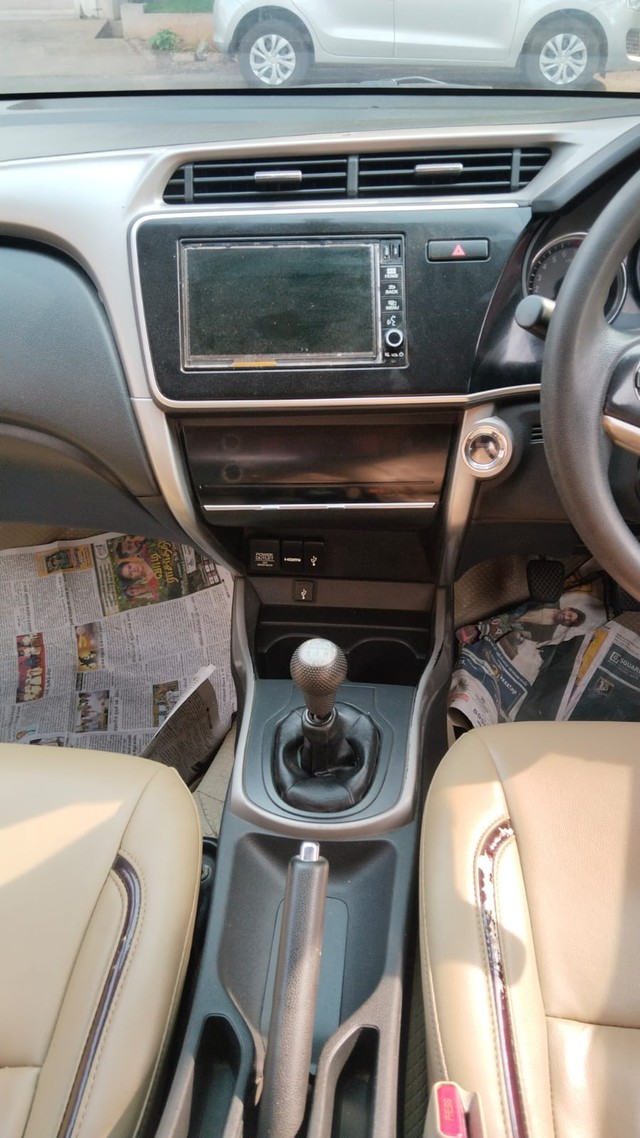 Second-hand 2017 Honda City i-VTEC V for sale in Coimbatore-9