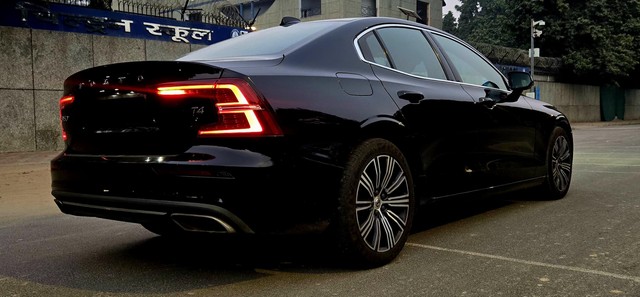 Second-hand 2021 Volvo S60 T4 Inscription for sale in New Delhi-4