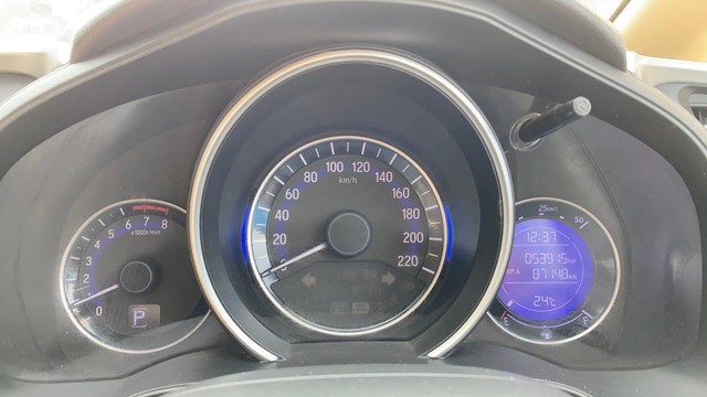 Second-hand 2020 Honda Jazz ZX CVT for sale in Ahmedabad-11