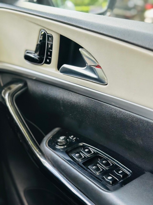 Second-hand 2018 Audi Q3 30 TDI Premium FWD for sale in New Delhi-7