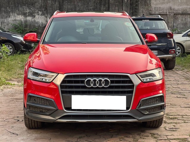 Second-hand 2018 Audi Q3 30 TFSI Premium FWD for sale in Kolkata-3