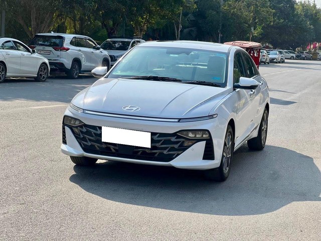 Second-hand 2023 Hyundai Verna SX IVT for sale in New Delhi-2