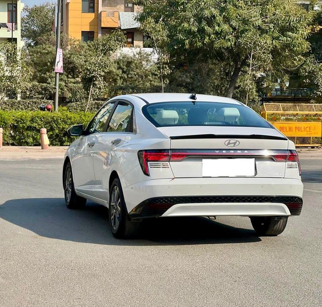 Second-hand 2023 Hyundai Verna SX IVT for sale in New Delhi-6