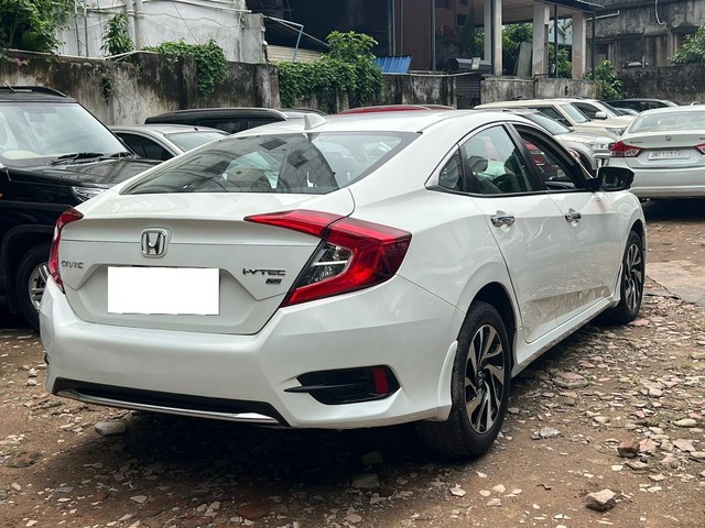 Second-hand 2019 Honda Civic VX for sale in Kolkata-8