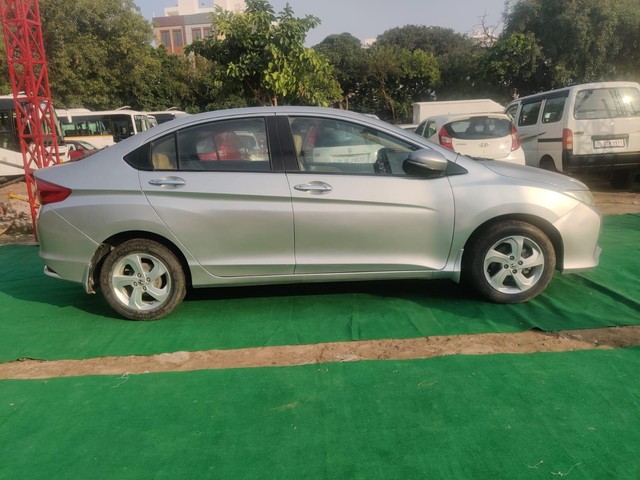 Second-hand 2015 Honda City i VTEC V for sale in New Delhi-17