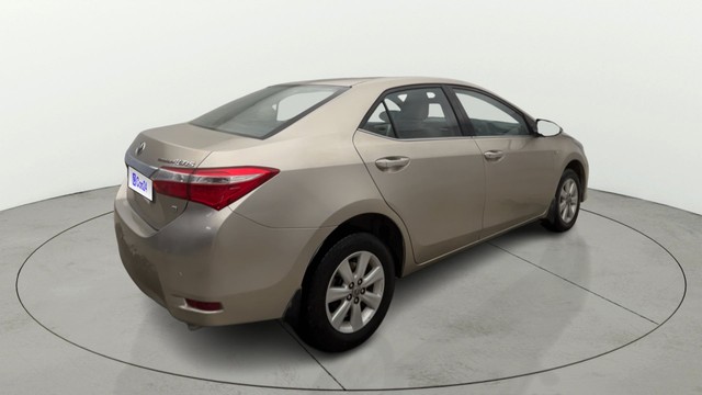 Toyota Corolla Altis G MT Second-hand 2015 Toyota Corolla Altis G MT for sale in Noida-13