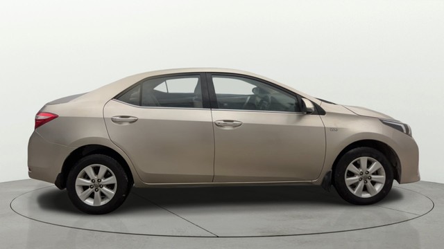 Toyota Corolla Altis G MT Second-hand 2015 Toyota Corolla Altis G MT for sale in Noida-12