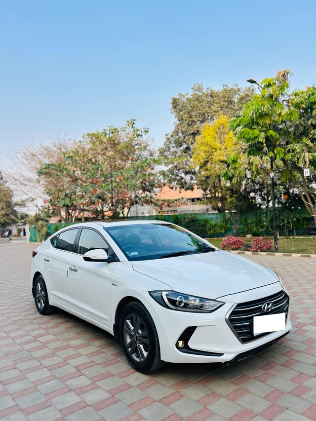 Second-hand 2016 Hyundai Elantra 2.0 SX Option AT for sale in Bangalore-5