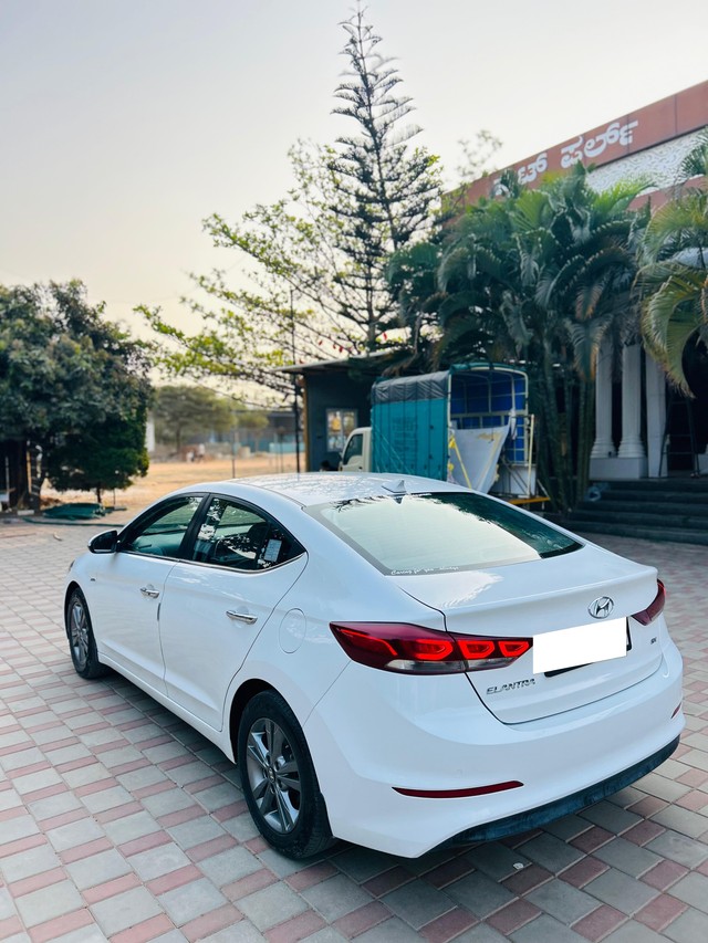 Second-hand 2016 Hyundai Elantra 2.0 SX Option AT for sale in Bangalore-4