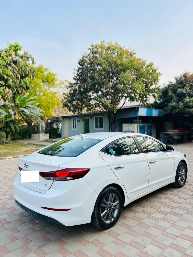 Second-hand 2016 Hyundai Elantra 2.0 SX Option AT for sale in Bangalore-6