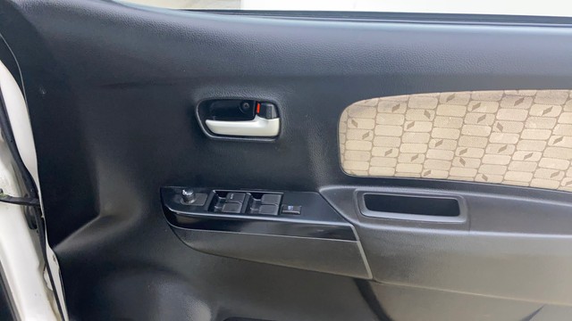 Second-hand 2017 Maruti Wagon R AMT VXI for sale in Ahmedabad-17