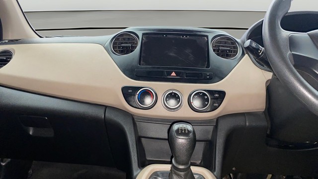 Second-hand 2013 Hyundai Grand i10 Era for sale in Kochi-22