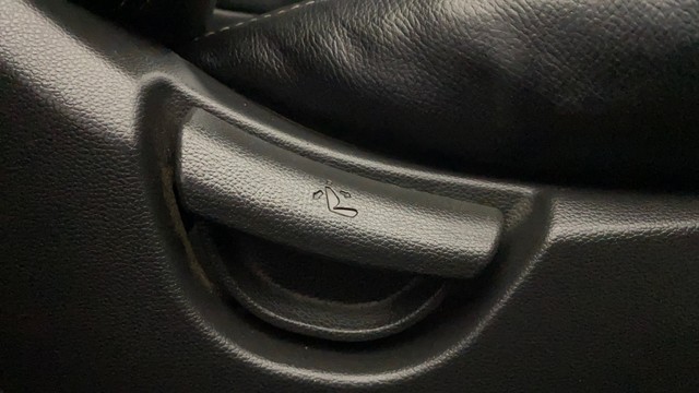 Second-hand 2013 Hyundai Grand i10 Era for sale in Kochi-18