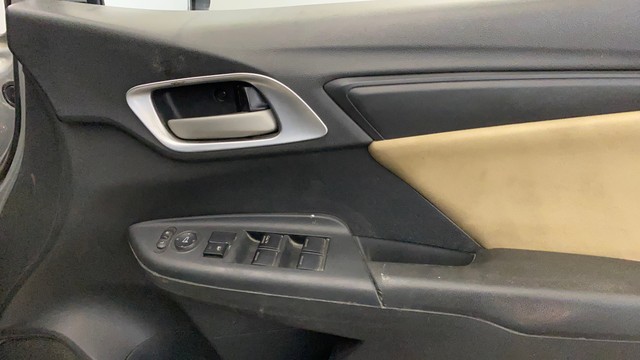 Second-hand 2016 Honda Jazz 1.2 SV i VTEC for sale in New Delhi-17