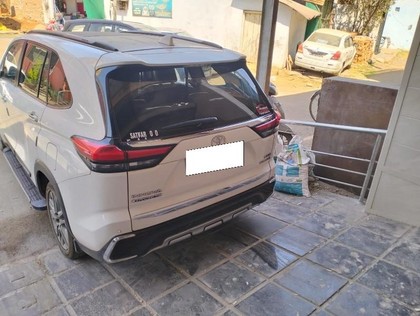 Second-hand 2025 Toyota Innova Hycross ZX Hybrid for sale in Balaghat