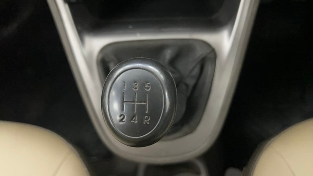 Second-hand 2015 Hyundai i10 Magna 1.1 for sale in Pune-12