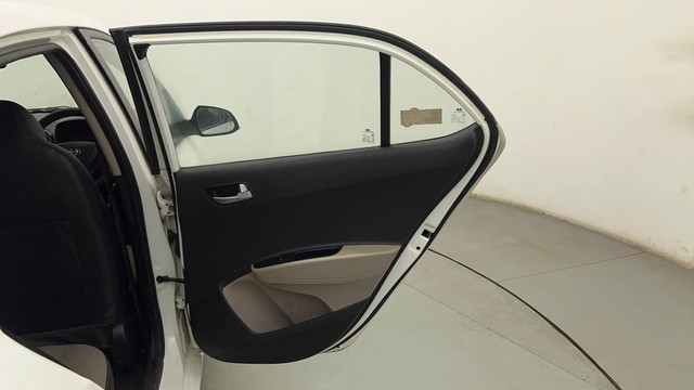 Second-hand 2015 Hyundai Xcent Petrol for sale in Mumbai-36