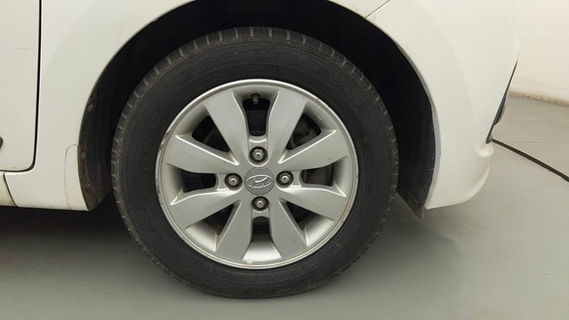 Second-hand 2015 Hyundai Xcent Petrol for sale in Mumbai-17