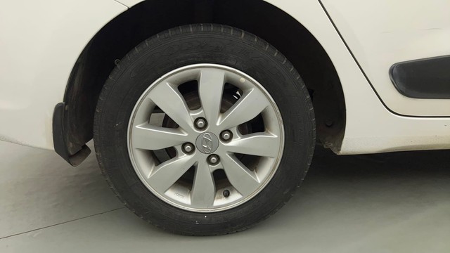 Second-hand 2015 Hyundai Xcent Petrol for sale in Mumbai-18