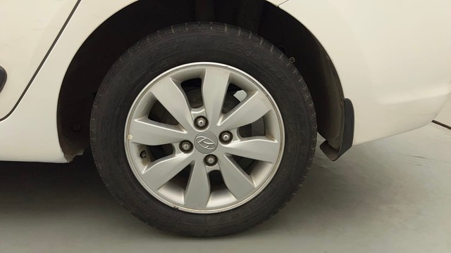 Second-hand 2015 Hyundai Xcent Petrol for sale in Mumbai-19