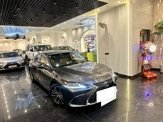 Second-hand 2022 Lexus ES 300h Exquisite for sale in New Delhi-23