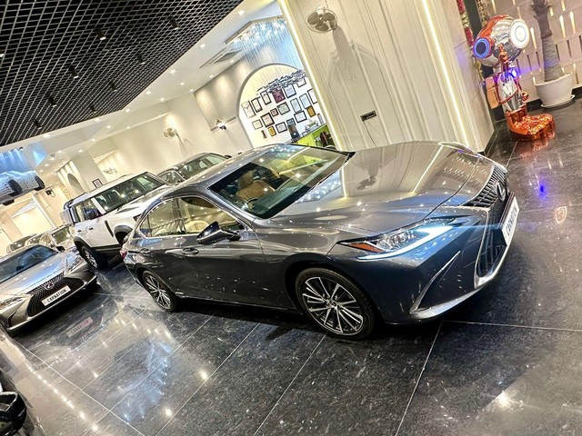 Second-hand 2022 Lexus ES 300h Exquisite for sale in New Delhi-18