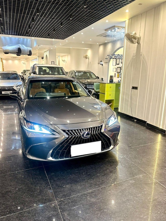 Second-hand 2022 Lexus ES 300h Exquisite for sale in New Delhi-11