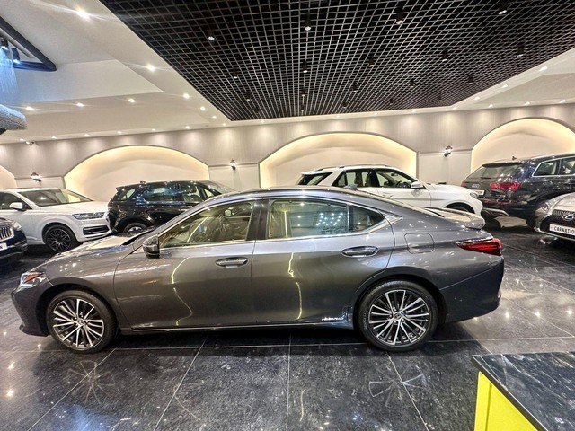 Second-hand 2022 Lexus ES 300h Exquisite for sale in New Delhi-3