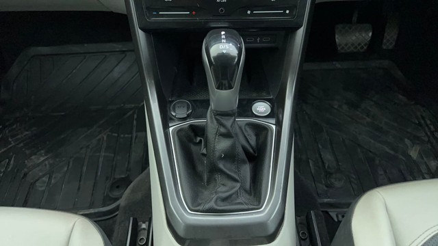 Second-hand 2022 Volkswagen Taigun 1.0 Topline AT for sale in Ahmedabad-12