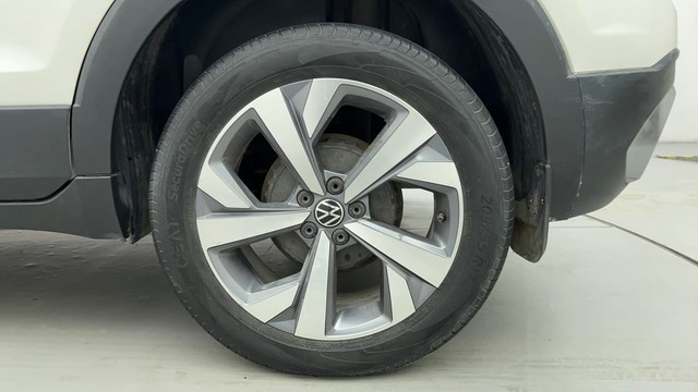 Second-hand 2022 Volkswagen Taigun 1.0 Topline AT for sale in Ahmedabad-19