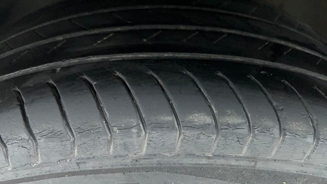 Second-hand 2022 Volkswagen Taigun 1.0 Topline AT for sale in Ahmedabad-23