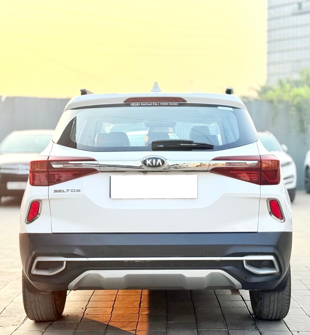 Second-hand 2020 Kia Seltos HTX IVT G for sale in Surat-1