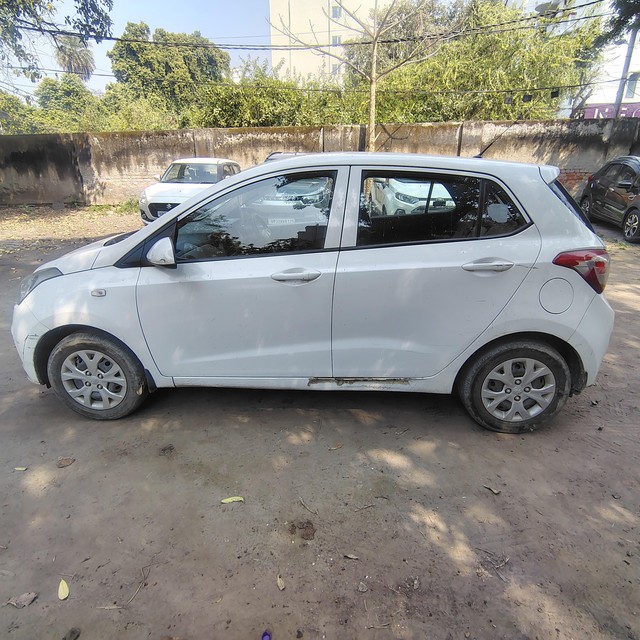 Second-hand 2015 Hyundai i10 Magna 1.2 iTech SE for sale in Lucknow-3