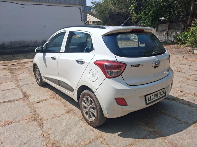 Second-hand 2014 Hyundai Grand i10 Asta for sale in Bangalore-3