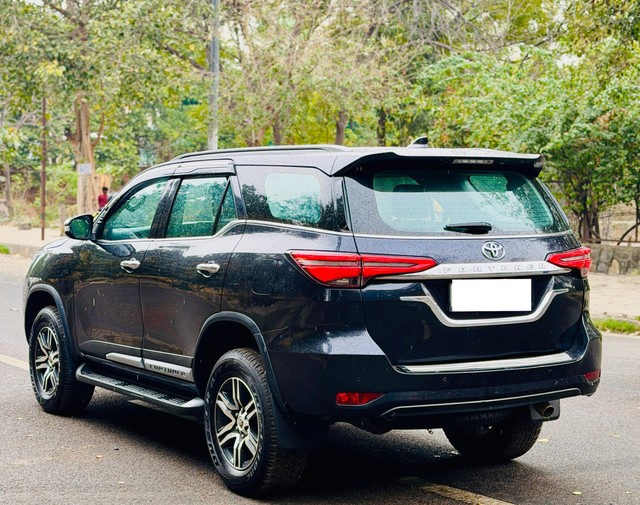 Second-hand 2022 Toyota Fortuner 4X2 AT BSVI for sale in New Delhi-5