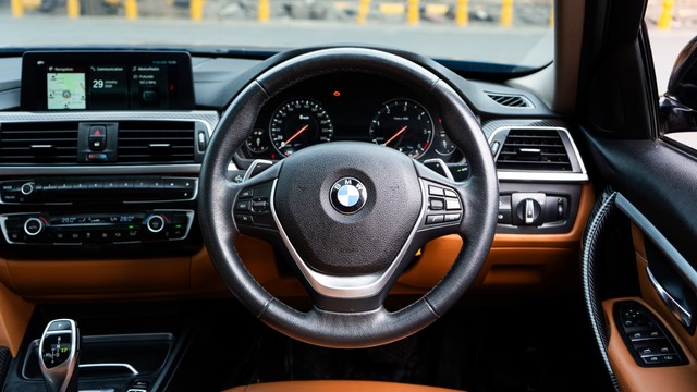 Second-hand 2019 BMW 3 Series 320d Luxury Line for sale in New Delhi-16