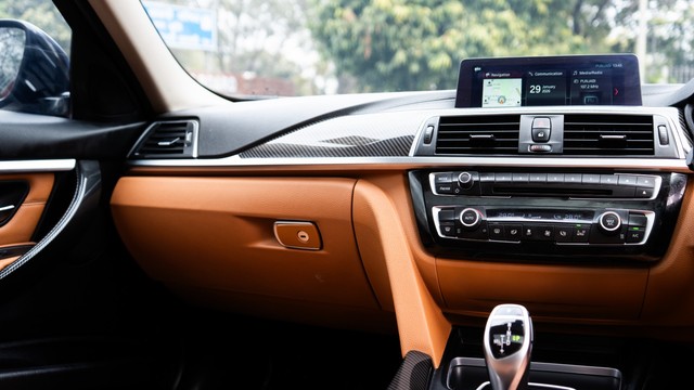 Second-hand 2019 BMW 3 Series 320d Luxury Line for sale in New Delhi-15